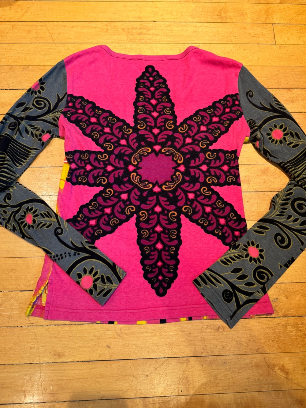 Custo Barcelona Rare Pink & Yellow Graphic Tee Size 3 - Picture 4 of 4